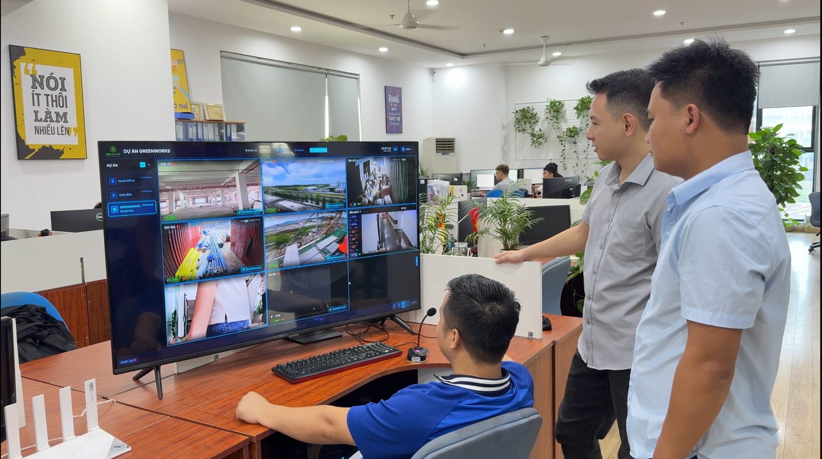Đội ngũ BAT AI giám sát công trình từ trung tâm điều hành